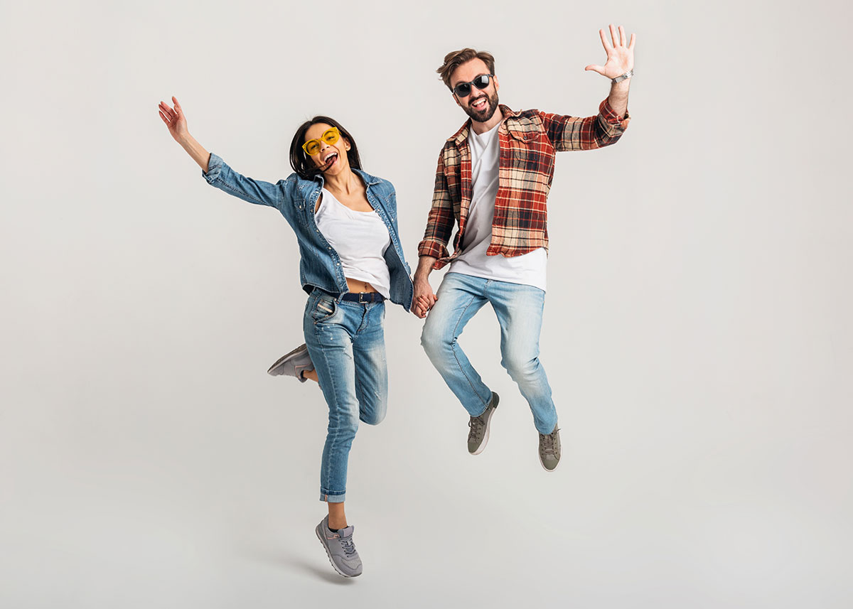 personas felices contentas clientes vip farmacia las plameras benalmadena